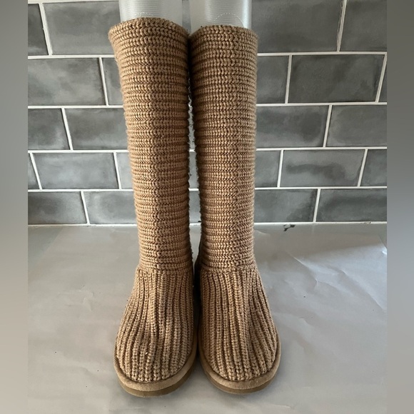 UGG Classic Tan Knit Crochet Winter Cozy Boot Size 6 Shearling Insole Neutral - Picture 2 of 9